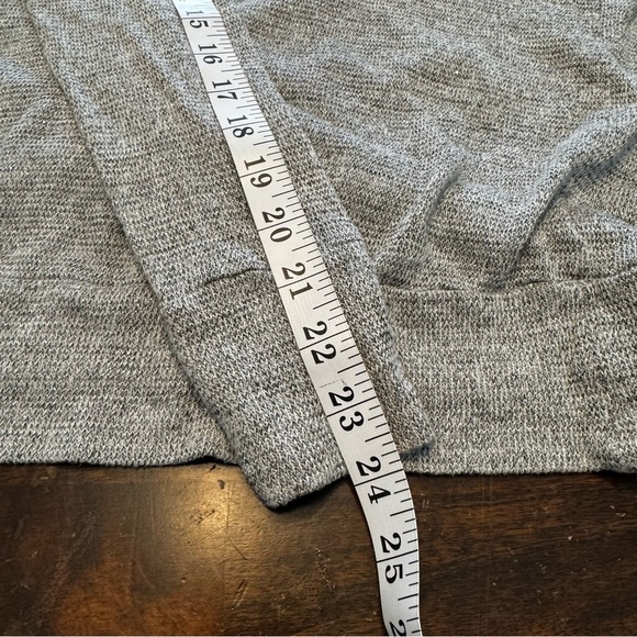 Beyond Yoga Feel the Breeze Heather Gray Sparkle Open Back Sweater Sz M - Picture 12 of 12